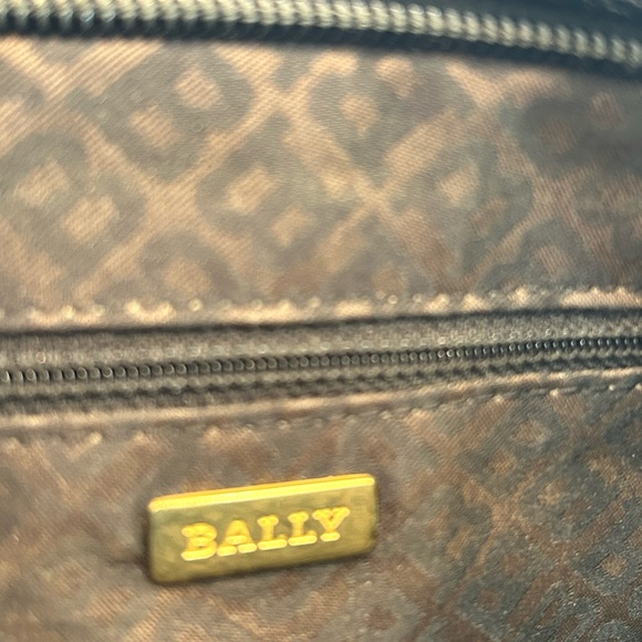 Vintage Bally Brown Woven Tote Bag. Good condition but zipper needs repair. - Picture 5 of 11